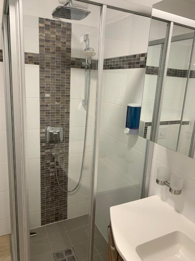 Exzellentes Apartment Mit Toller Aussicht! Linz Bagian luar foto